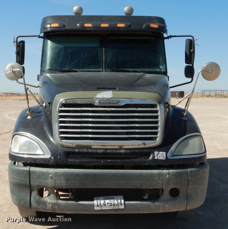 image for item HC9080 2006 Freightliner Columbia 120  semi truck