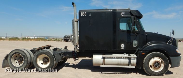 image for item HC9080 2006 Freightliner Columbia 120  semi truck