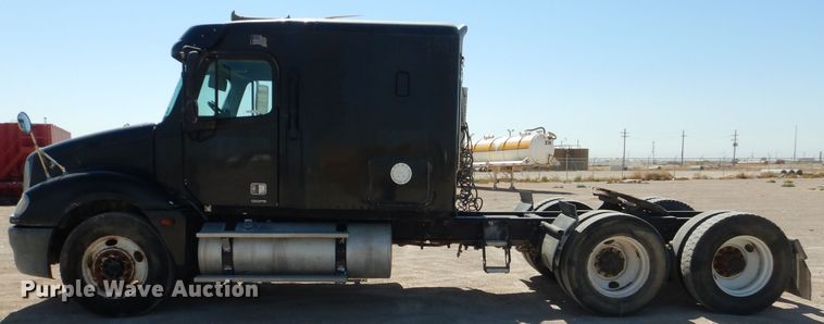 image for item HC9080 2006 Freightliner Columbia 120  semi truck