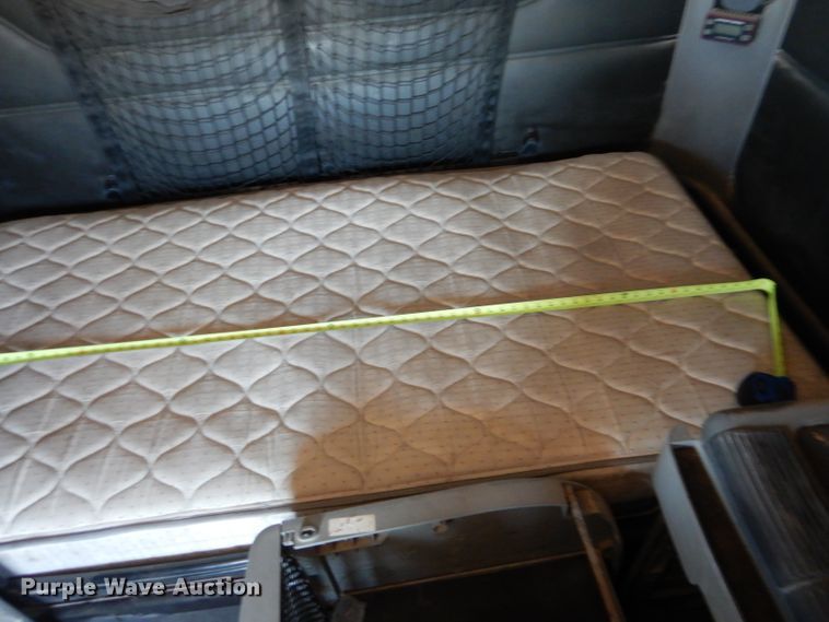 image for item HC9080 2006 Freightliner Columbia 120  semi truck