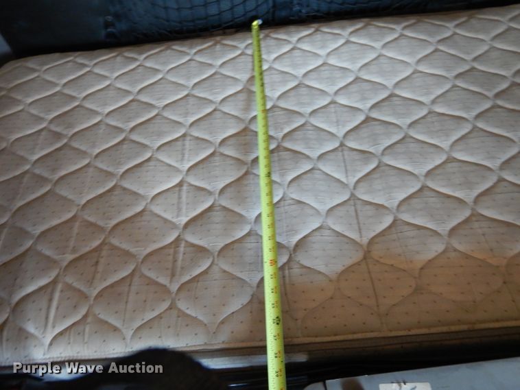 image for item HC9080 2006 Freightliner Columbia 120  semi truck