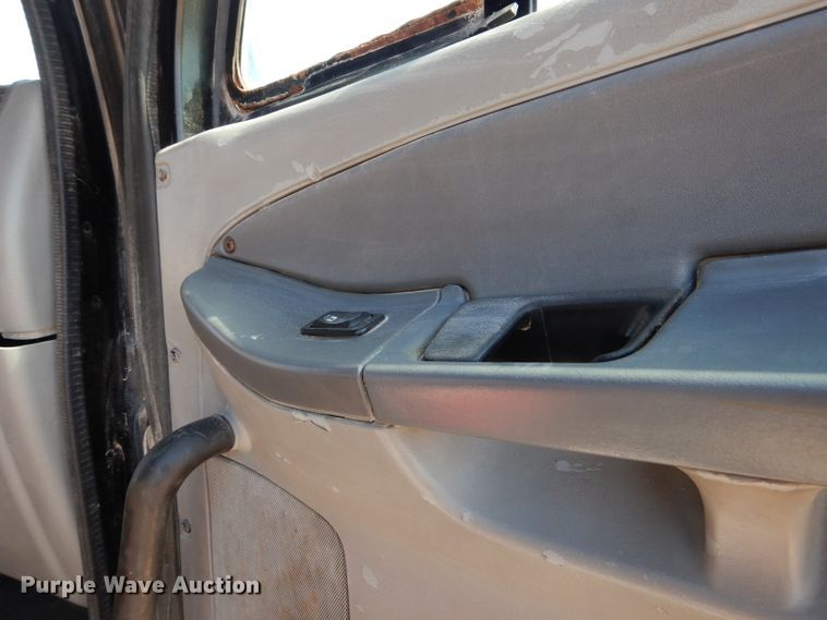 image for item HC9080 2006 Freightliner Columbia 120  semi truck