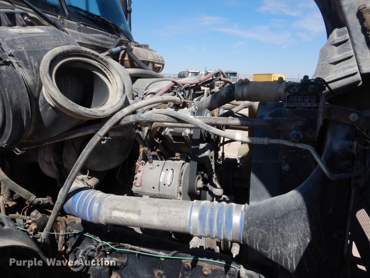 image for item HC9080 2006 Freightliner Columbia 120  semi truck