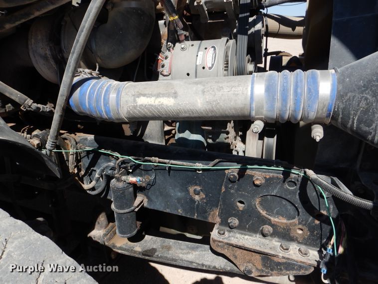 image for item HC9080 2006 Freightliner Columbia 120  semi truck