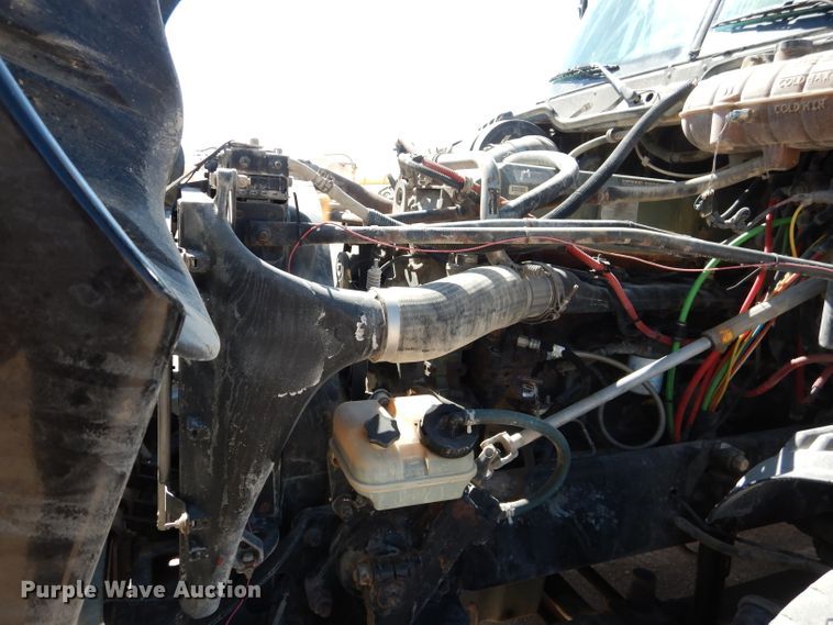 image for item HC9080 2006 Freightliner Columbia 120  semi truck