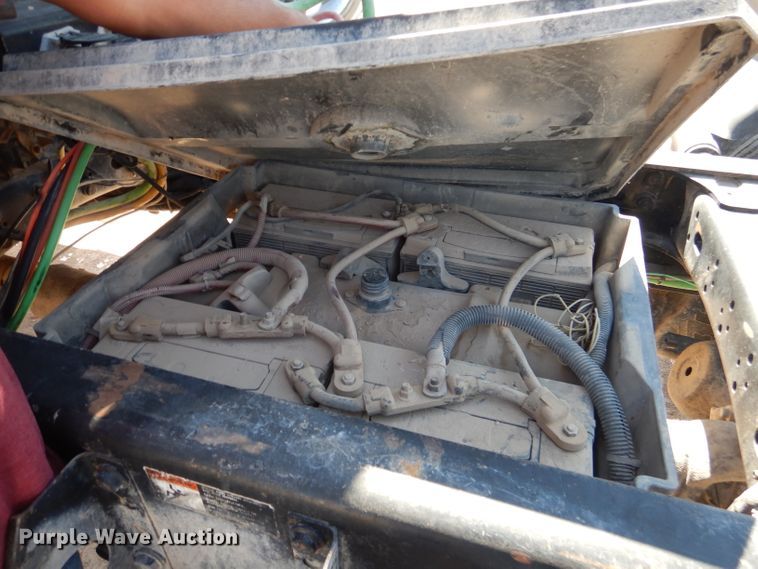 image for item HC9080 2006 Freightliner Columbia 120  semi truck