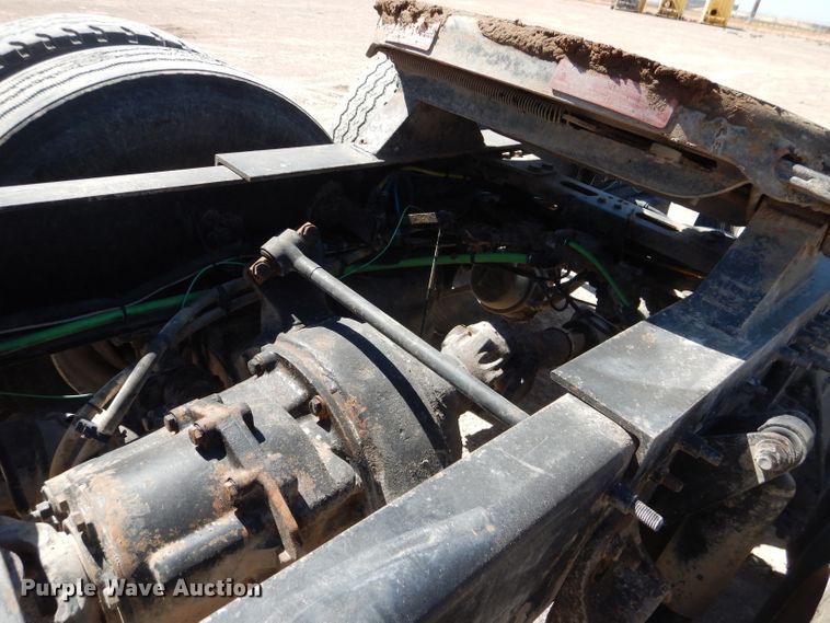 image for item HC9080 2006 Freightliner Columbia 120  semi truck