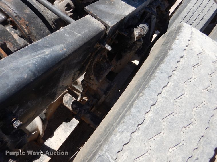 image for item HC9080 2006 Freightliner Columbia 120  semi truck