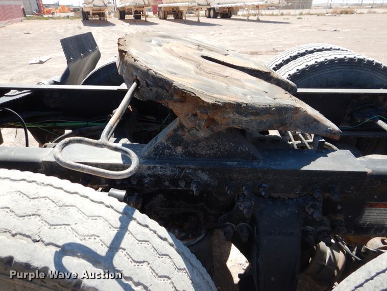 image for item HC9080 2006 Freightliner Columbia 120  semi truck