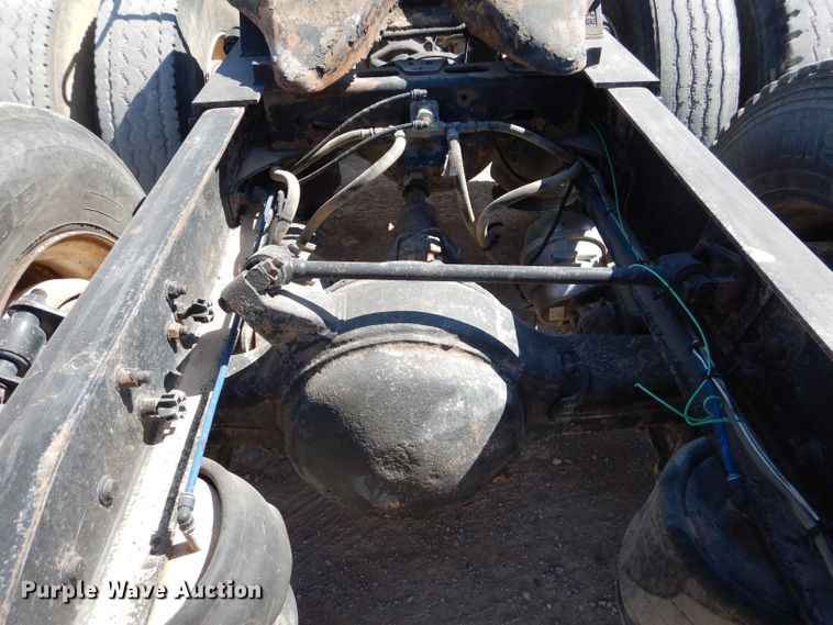 image for item HC9080 2006 Freightliner Columbia 120  semi truck