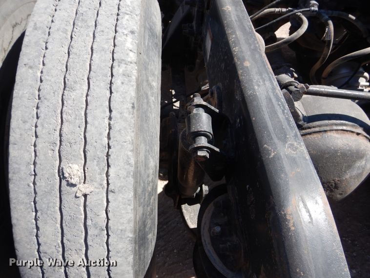 image for item HC9080 2006 Freightliner Columbia 120  semi truck