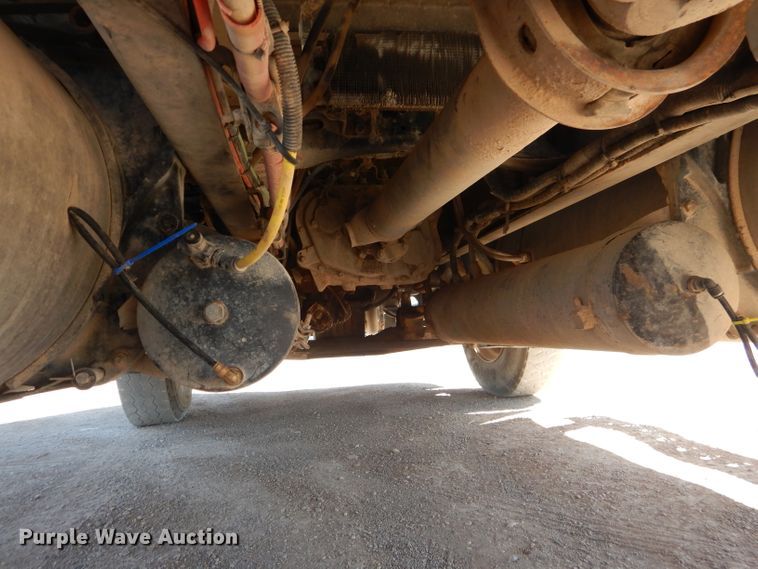 image for item HC9080 2006 Freightliner Columbia 120  semi truck