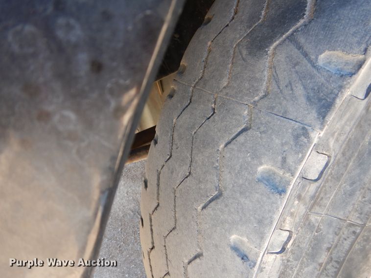 image for item HC9080 2006 Freightliner Columbia 120  semi truck