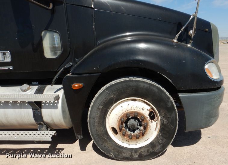 image for item HC9080 2006 Freightliner Columbia 120  semi truck