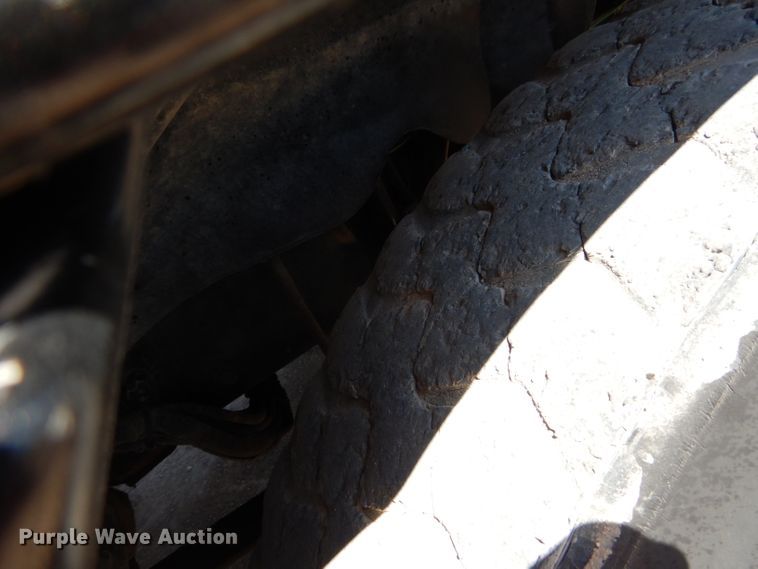 image for item HC9080 2006 Freightliner Columbia 120  semi truck