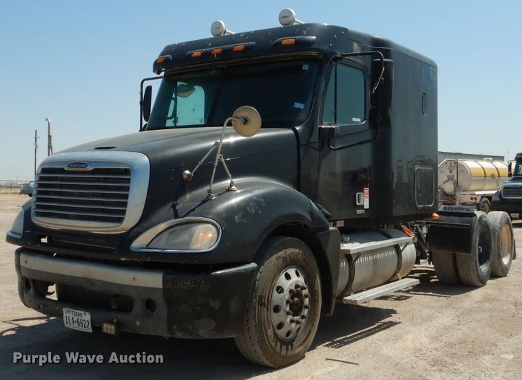 image for item HC9081 2007 Freightliner Columbia 120  semi truck