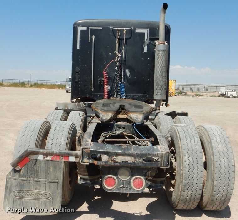 image for item HC9081 2007 Freightliner Columbia 120  semi truck