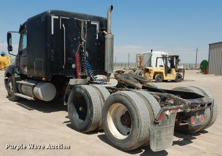 image for item HC9081 2007 Freightliner Columbia 120  semi truck