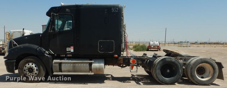 image for item HC9081 2007 Freightliner Columbia 120  semi truck