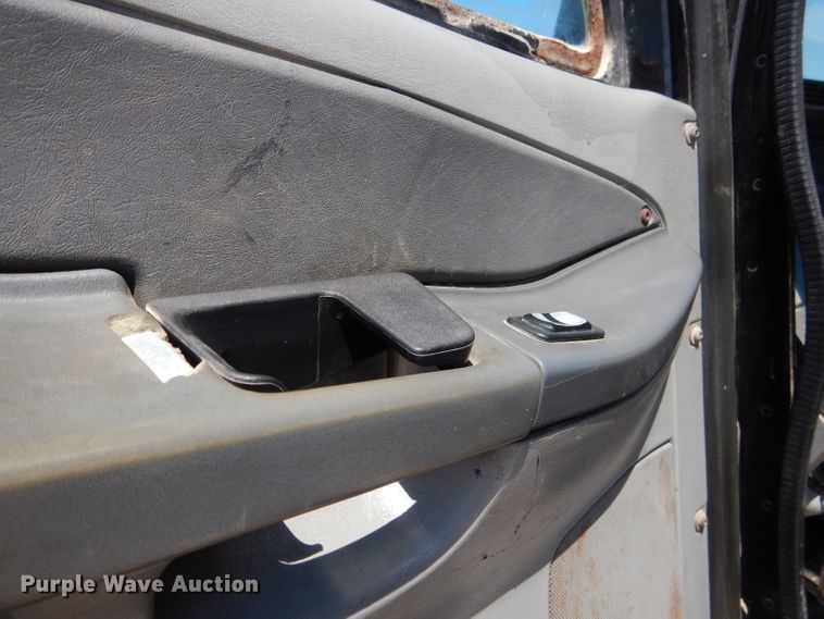 image for item HC9081 2007 Freightliner Columbia 120  semi truck