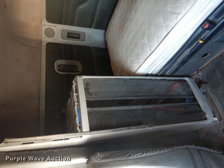 image for item HC9081 2007 Freightliner Columbia 120  semi truck