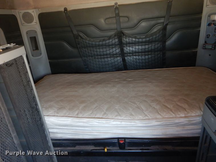 image for item HC9081 2007 Freightliner Columbia 120  semi truck