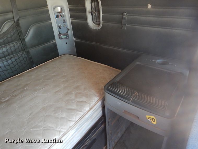 image for item HC9081 2007 Freightliner Columbia 120  semi truck