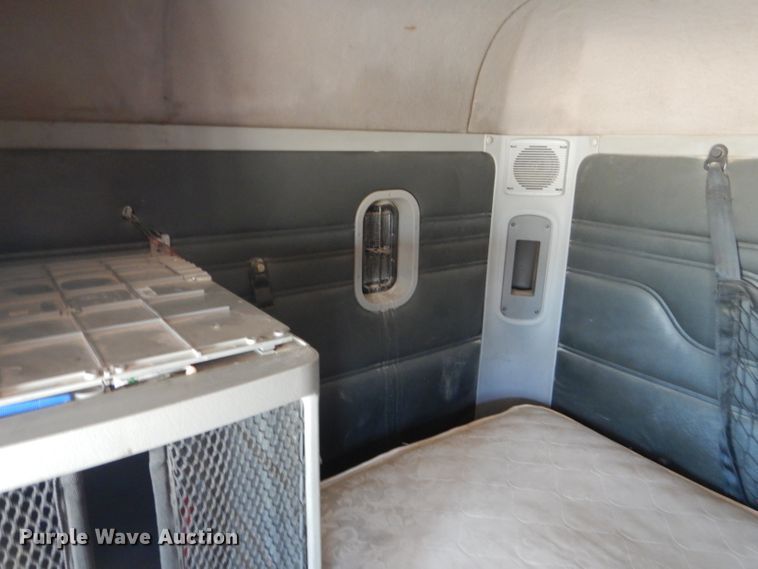 image for item HC9081 2007 Freightliner Columbia 120  semi truck