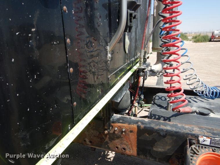 image for item HC9081 2007 Freightliner Columbia 120  semi truck