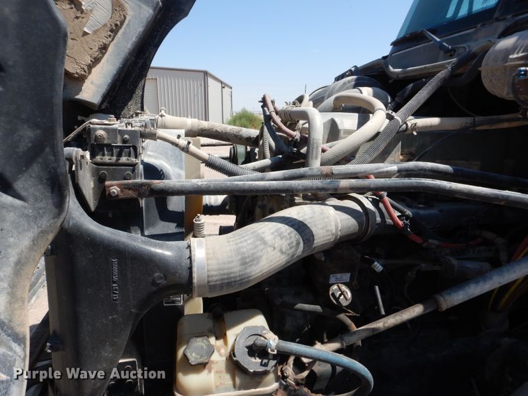 image for item HC9081 2007 Freightliner Columbia 120  semi truck