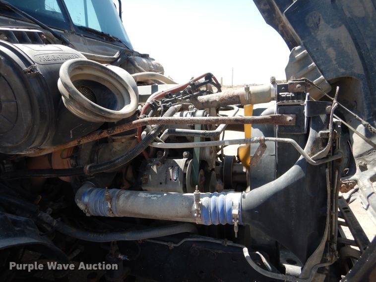 image for item HC9081 2007 Freightliner Columbia 120  semi truck