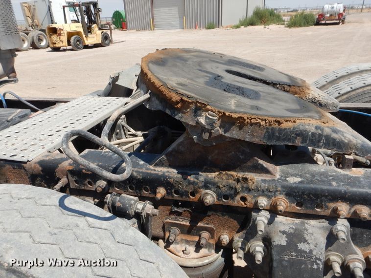 image for item HC9081 2007 Freightliner Columbia 120  semi truck