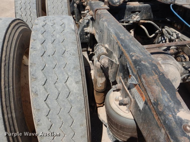 image for item HC9081 2007 Freightliner Columbia 120  semi truck