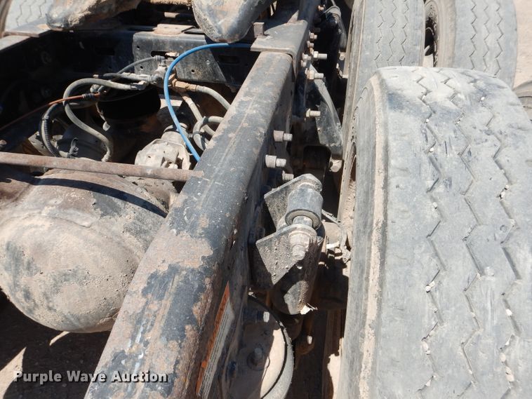 image for item HC9081 2007 Freightliner Columbia 120  semi truck