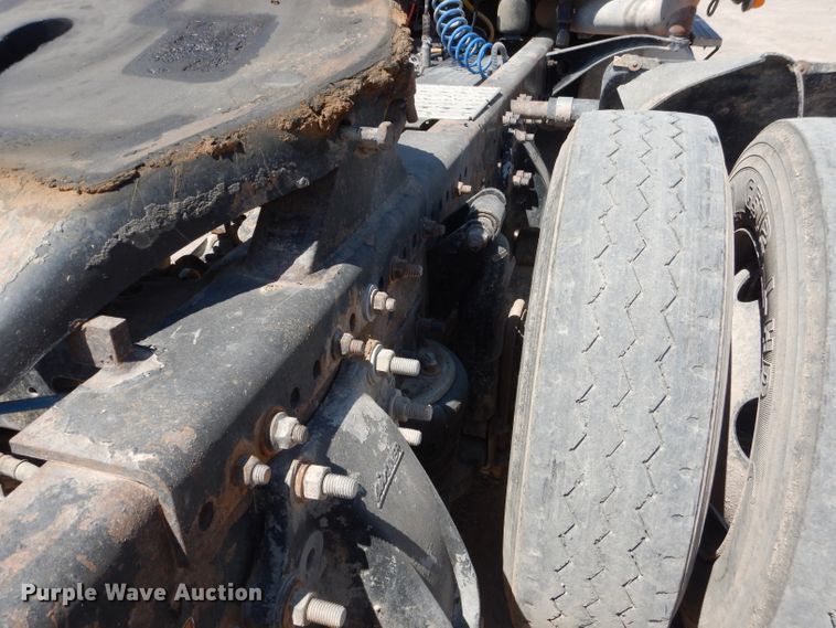 image for item HC9081 2007 Freightliner Columbia 120  semi truck