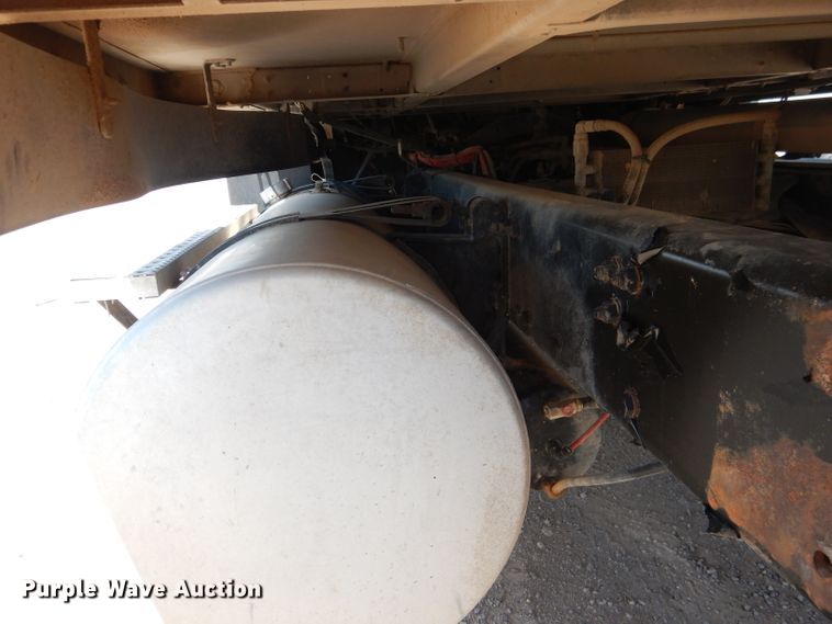 image for item HC9081 2007 Freightliner Columbia 120  semi truck