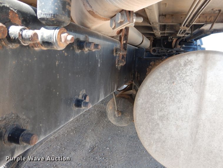 image for item HC9081 2007 Freightliner Columbia 120  semi truck