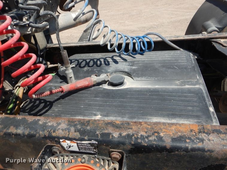 image for item HC9081 2007 Freightliner Columbia 120  semi truck