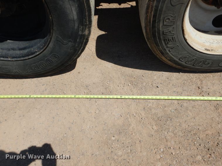 image for item HC9081 2007 Freightliner Columbia 120  semi truck