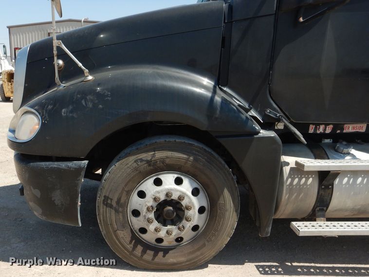 image for item HC9081 2007 Freightliner Columbia 120  semi truck