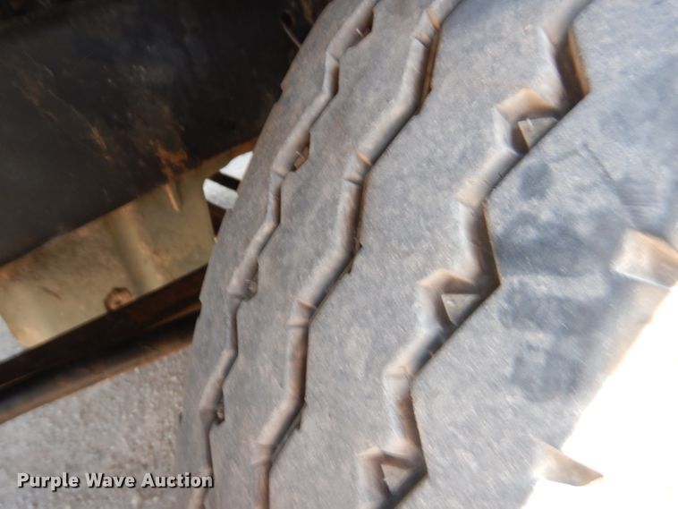 image for item HC9081 2007 Freightliner Columbia 120  semi truck