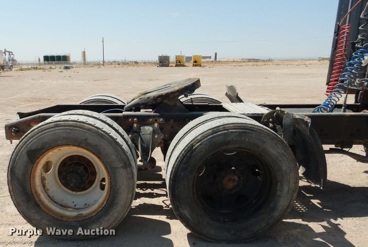 image for item HC9081 2007 Freightliner Columbia 120  semi truck