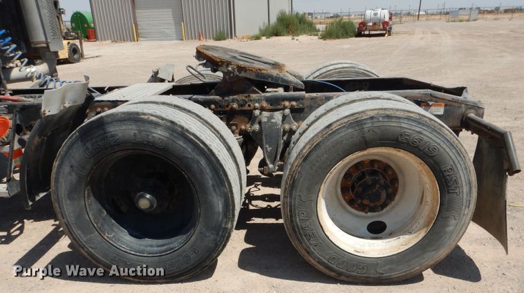 image for item HC9081 2007 Freightliner Columbia 120  semi truck