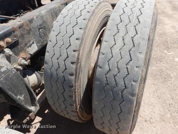 image for item HC9081 2007 Freightliner Columbia 120  semi truck