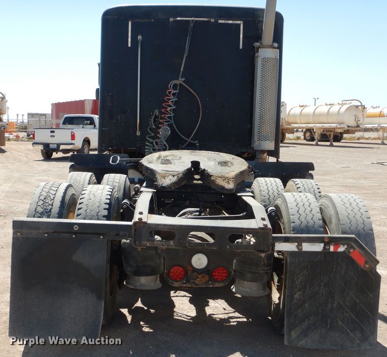 image for item HC9082 2007 Freightliner Columbia 120  semi truck