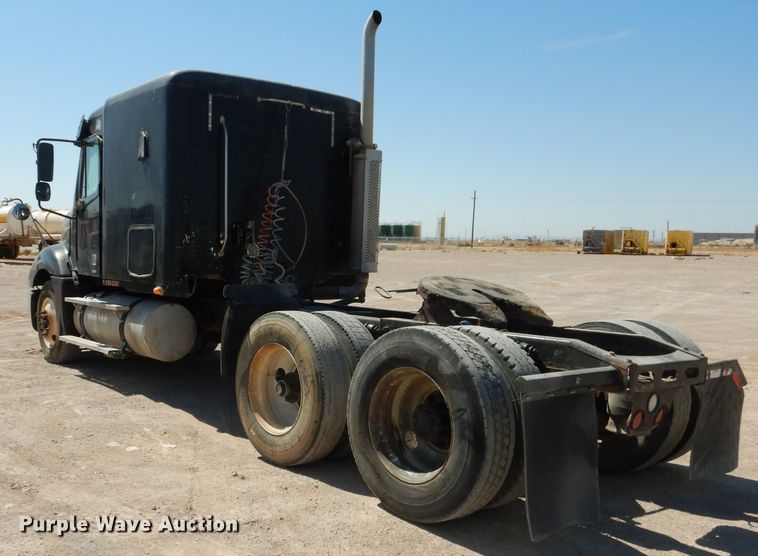 image for item HC9082 2007 Freightliner Columbia 120  semi truck