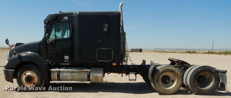 image for item HC9082 2007 Freightliner Columbia 120  semi truck
