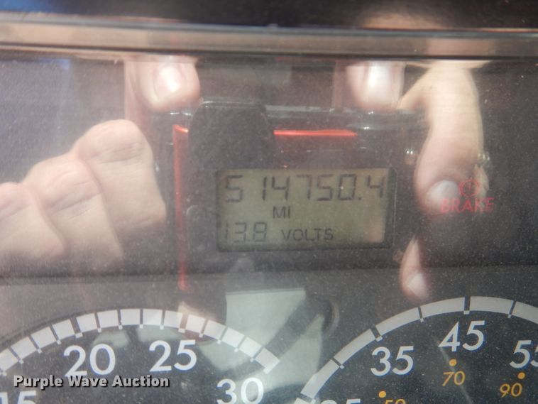 image for item HC9082 2007 Freightliner Columbia 120  semi truck