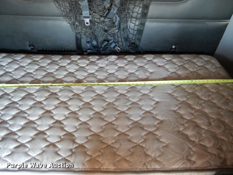 image for item HC9082 2007 Freightliner Columbia 120  semi truck