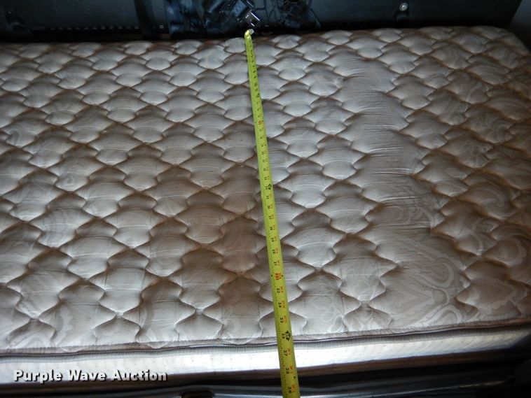 image for item HC9082 2007 Freightliner Columbia 120  semi truck